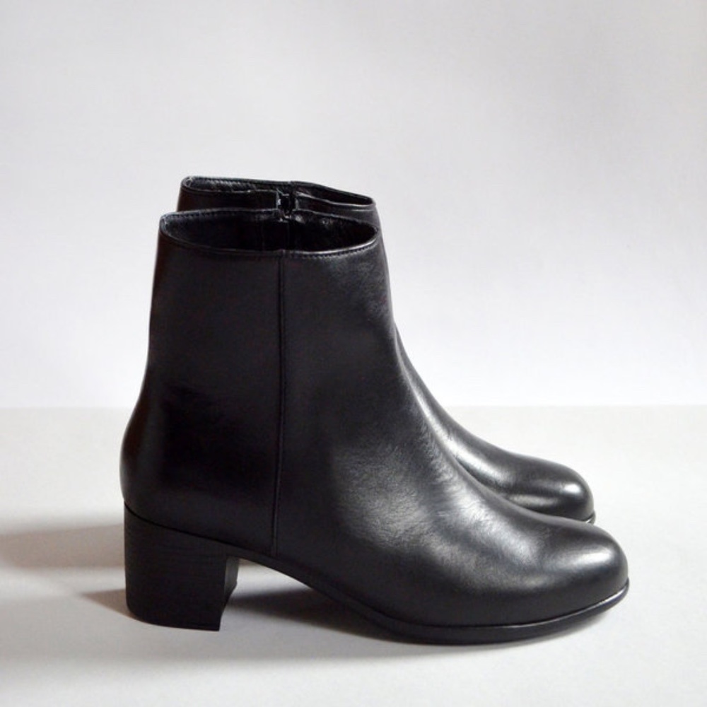 ISO Hopp Zip-up Ankle Boots